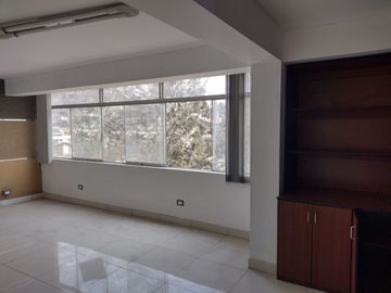OFICINA EN ALQUILER 48m2 EN SURCO POR AV. LA ENCALADA