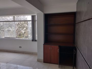 OFICINA EN ALQUILER 48m2 EN SURCO POR AV. LA ENCALADA