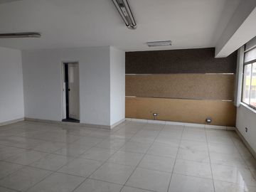 OFICINA EN ALQUILER 48m2 EN SURCO POR AV. LA ENCALADA