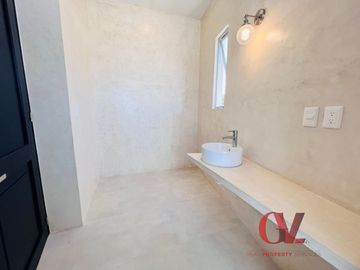 “CASA MARIPOSA” COMPLETAMENTE REMODELADA EN EL CENTRO DE MERIDA