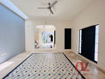 “CASA MARIPOSA” COMPLETAMENTE REMODELADA EN EL CENTRO DE MERIDA