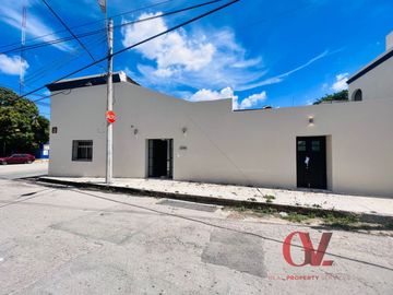 “CASA MARIPOSA” COMPLETAMENTE REMODELADA EN EL CENTRO DE MERIDA