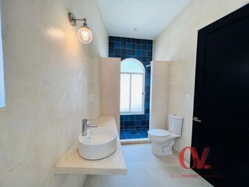“CASA MARIPOSA” COMPLETAMENTE REMODELADA EN EL CENTRO DE MERIDA