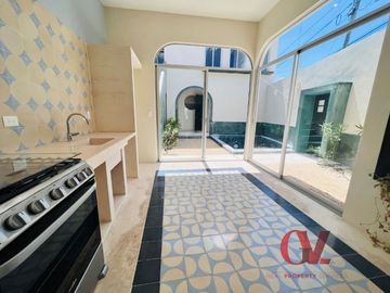“CASA MARIPOSA” COMPLETAMENTE REMODELADA EN EL CENTRO DE MERIDA