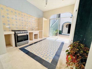“CASA MARIPOSA” COMPLETAMENTE REMODELADA EN EL CENTRO DE MERIDA