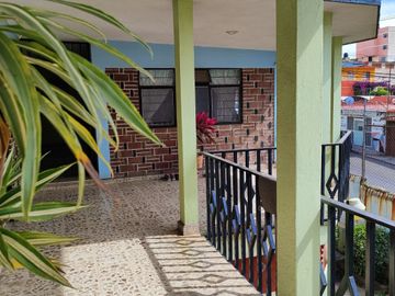 Casa de estilo  Cuernavaca de 4 recamaras en la colonia La Pradera de Cuernavaca, Mor.