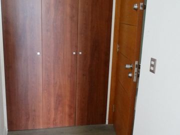 4100 UF , AMPLIO Y ACOGEDOR DEPARTAMENTO UBICADO EN LA FLORIDA 80 Mt2 Totales , 3 DORMITORIOS , 2 Baños 1 En Suite, Walking Closet