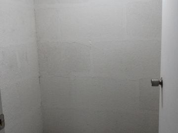 4100 UF , AMPLIO Y ACOGEDOR DEPARTAMENTO UBICADO EN LA FLORIDA 80 Mt2 Totales , 3 DORMITORIOS , 2 Baños 1 En Suite, Walking Closet