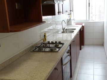 4100 UF , AMPLIO Y ACOGEDOR DEPARTAMENTO UBICADO EN LA FLORIDA 80 Mt2 Totales , 3 DORMITORIOS , 2 Baños 1 En Suite, Walking Closet