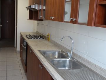 4100 UF , AMPLIO Y ACOGEDOR DEPARTAMENTO UBICADO EN LA FLORIDA 80 Mt2 Totales , 3 DORMITORIOS , 2 Baños 1 En Suite, Walking Closet