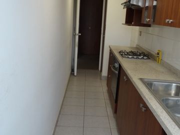 4100 UF , AMPLIO Y ACOGEDOR DEPARTAMENTO UBICADO EN LA FLORIDA 80 Mt2 Totales , 3 DORMITORIOS , 2 Baños 1 En Suite, Walking Closet