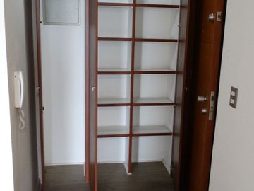 4100 UF , AMPLIO Y ACOGEDOR DEPARTAMENTO UBICADO EN LA FLORIDA 80 Mt2 Totales , 3 DORMITORIOS , 2 Baños 1 En Suite, Walking Closet