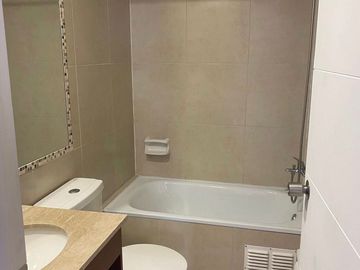 4100 UF , AMPLIO Y ACOGEDOR DEPARTAMENTO UBICADO EN LA FLORIDA 80 Mt2 Totales , 3 DORMITORIOS , 2 Baños 1 En Suite, Walking Closet