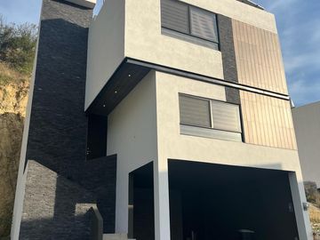 CASA EN VENTA EN LOMAS DEL VERGEL