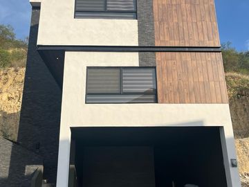 CASA EN VENTA EN LOMAS DEL VERGEL