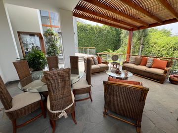 VENTA HERMOSA CASA EN CASUARINAS
