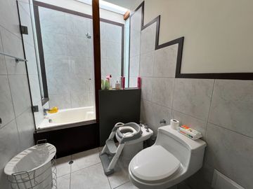 VENTA HERMOSA CASA EN CASUARINAS