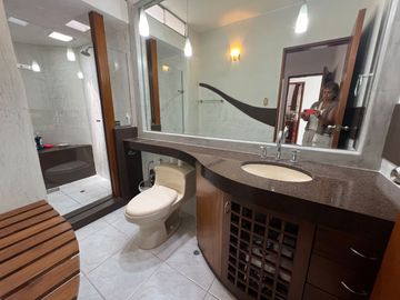VENTA HERMOSA CASA EN CASUARINAS