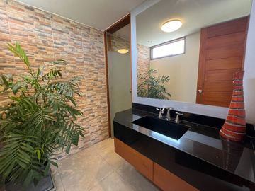 VENTA HERMOSA CASA EN CASUARINAS