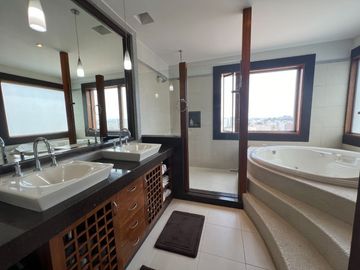 VENTA HERMOSA CASA EN CASUARINAS