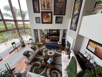 VENTA HERMOSA CASA EN CASUARINAS