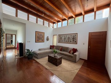 VENTA HERMOSA CASA EN CASUARINAS