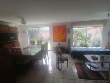 Casa en venta super ubicada. A 5 cuadras de tollocan y 2 de las torres. Salida rápida a México