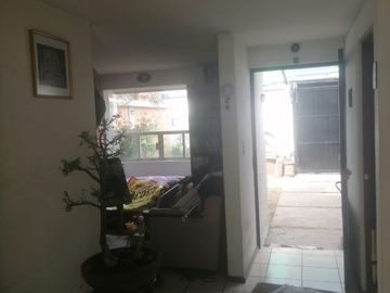 Casa en venta super ubicada. A 5 cuadras de tollocan y 2 de las torres. Salida rápida a México