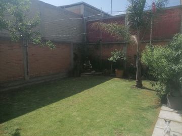 Casa en venta super ubicada. A 5 cuadras de tollocan y 2 de las torres. Salida rápida a México