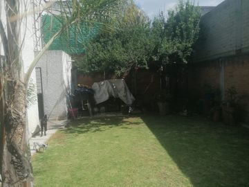 Casa en venta super ubicada. A 5 cuadras de tollocan y 2 de las torres. Salida rápida a México