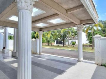 Luxury 3-storey house at Bukit Indah Sukajadi Batam Center for sale
