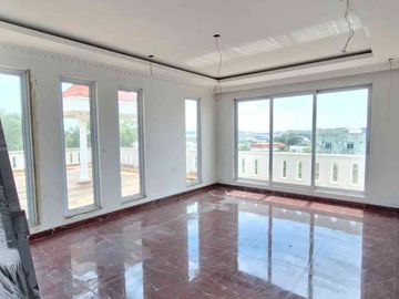 Luxury 3-storey house at Bukit Indah Sukajadi Batam Center for sale