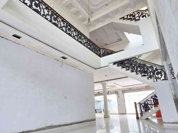 Luxury 3-storey house at Bukit Indah Sukajadi Batam Center for sale