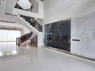 Luxury 3-storey house at Bukit Indah Sukajadi Batam Center for sale