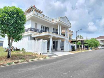 Luxury 3-storey house at Bukit Indah Sukajadi Batam Center for sale