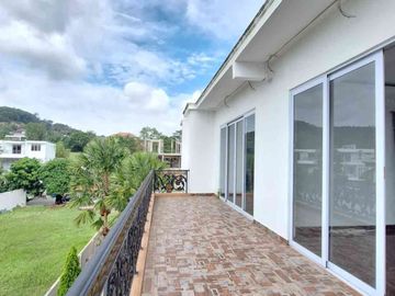 Luxury 3-storey house at Bukit Indah Sukajadi Batam Center for sale