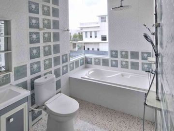 Luxury 3-storey house at Bukit Indah Sukajadi Batam Center for sale