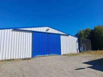 Se vende propiedad de 10.000 m2 lista para la instalación de una Fabrica o empresa en el sector de Cuchuy bajo a 13 km de Los Lagos.