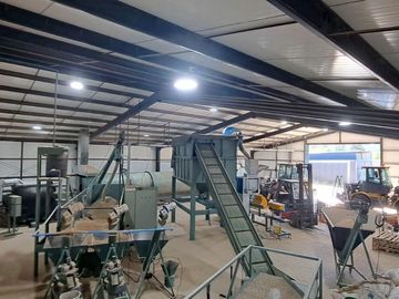 Se vende propiedad de 10.000 m2 lista para la instalación de una Fabrica o empresa en el sector de Cuchuy bajo a 13 km de Los Lagos.