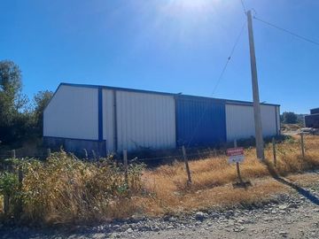 Se vende propiedad de 10.000 m2 lista para la instalación de una Fabrica o empresa en el sector de Cuchuy bajo a 13 km de Los Lagos.