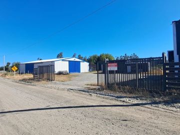 Se vende propiedad de 10.000 m2 lista para la instalación de una Fabrica o empresa en el sector de Cuchuy bajo a 13 km de Los Lagos.