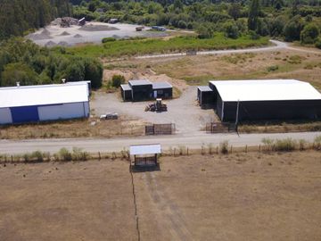 Se vende propiedad de 10.000 m2 lista para la instalación de una Fabrica o empresa en el sector de Cuchuy bajo a 13 km de Los Lagos.