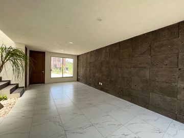 CASA NUEVA EN VENTA CAÑADAS DEL BOSQUE, Tres Marías, zona de hospitales. ARQUITECTURA MODERNA, ACABADOS DE LUJO