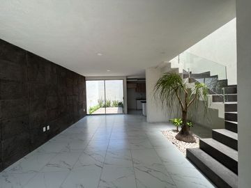 CASA NUEVA EN VENTA CAÑADAS DEL BOSQUE, Tres Marías, zona de hospitales. ARQUITECTURA MODERNA, ACABADOS DE LUJO