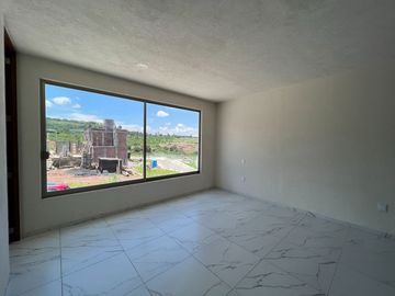 CASA NUEVA EN VENTA CAÑADAS DEL BOSQUE, Tres Marías, zona de hospitales. ARQUITECTURA MODERNA, ACABADOS DE LUJO