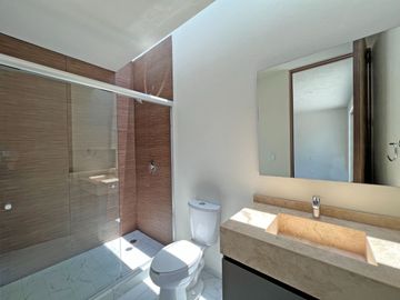 CASA NUEVA EN VENTA CAÑADAS DEL BOSQUE, Tres Marías, zona de hospitales. ARQUITECTURA MODERNA, ACABADOS DE LUJO