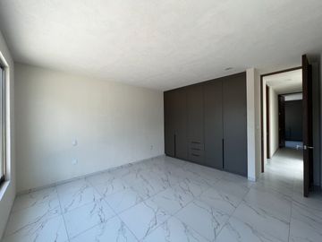 CASA NUEVA EN VENTA CAÑADAS DEL BOSQUE, Tres Marías, zona de hospitales. ARQUITECTURA MODERNA, ACABADOS DE LUJO