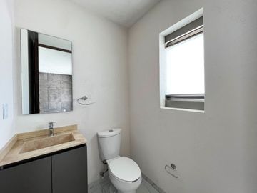 CASA NUEVA EN VENTA CAÑADAS DEL BOSQUE, Tres Marías, zona de hospitales. ARQUITECTURA MODERNA, ACABADOS DE LUJO