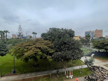 VENDO CASA FRENTE A PARQUE EN EL CALLAO PRACTICAMENTE DE ESTRENO!!