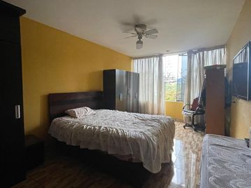VENDO CASA FRENTE A PARQUE EN EL CALLAO PRACTICAMENTE DE ESTRENO!!